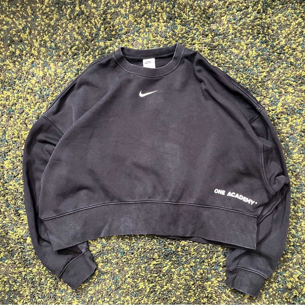 Nike Center Swoosh Cropped Boxy Oversized One Academy Sweater (women’s S)